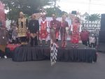 Bupati Jember dan Sekda kabupaten Jember Melepas Karnaval Budaya Jember . Nusantara Baru Indonesia Maju.