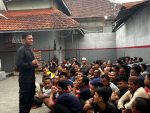 Kepala Lapas Kelas IIA Jember, Hasan Basri, Memimpin Langsung apel Penggeledahan dan Penguatan Keamanan