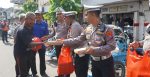 Jumat Berkah Polres Probolinggo Kota Berbagi Ratusan Nasi Bungkus di Pasar Baru