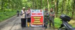 Banner Imbauan, Hati – Hati Tikungan Tajam Rawan Kecelakaan, Kurangi Kecepatan Dipasang Oleh Kapolsek Kandangan Bersama Forkopimca dan Perhutani.