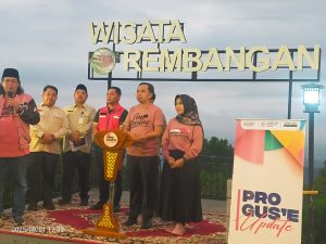 Bupati Jember Muhammad Fawait bersama pertamina update  kelancaran  BBM Dan staf meneger migas ,  di Wisata Rembangan Jember