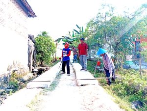  Mendukung Ketahanan Pangan, Pemdes Pacing Membagun Jalan Usaha Tani Kembali di RT:01 RW: 01
