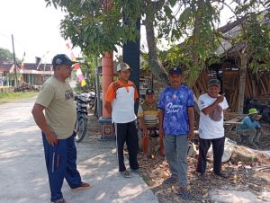 Detik Terahir Pemasangan Freecasth Jalan Usaha Tani ( J U T) di RT;01 RW:01