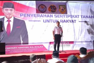 Menko AHY Serahkan 184 Sertifikat Tanah, Layanan Pertanahan Bengkulu Tumbuh 13,3 Persen