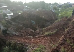 Longsor di Lereng Sumbing Timbun 3 Rumah dan 2 Warga Luka : Diduga Dipicu Kebocoran Pipa Pamsimas