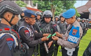 Bidpropam Polda Jateng Pastikan Personel Pengamanan Sidang Paripurna Hak Angket DPRD Pati Bebas Senpi dan Laksanakan Tugas Secara Humanis*