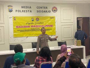 Humas Polresta Sidoarjo Ajak Media dan Mahasiswa Jaga Kondusifitas Jelang Natal dan Tahun Baru