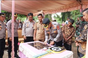 KAPOLRES MUSI RAWAS KEMBALI BANTU 2 TITIK BEDAH RUMAH, KEDEPAN AKAN PERBAIKI JEMBATAN GANTUNG.