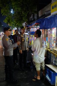 Polsek Taman Datangi Pedagang Petasan dan Kembang Api, Sampaikan Himbauan Kamtibmas