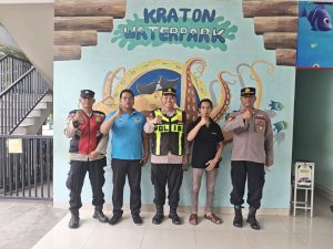 Kapolsek Krian Pimpin Pemantauan Sitkamtibmas di Kraton Waterpark Selama Libur Panjang Nataru