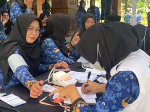 Usai Upacara, Para ASN Pemkab Bojonegoro Manfaatkan Layanan Kesehatan Gratis