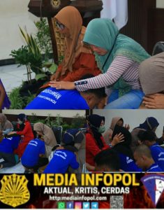 Suasana Haru dan Tangis Saat Warga Binaan Lapas Banyuwangi Bersimpuh di Kaki Ibu