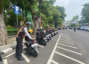 Dishub Bojonegoro Terus Tertibkan Parkir di Kawasan Kota, Lancarkan Lalu Lintas dan Kenyamanan Pengguna Jalan