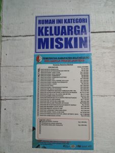 Pemasangan Stiker Keluarga Miskin di Laksanakan RT dengan Semangat Tinggi