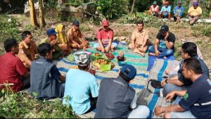 Sinergi ExxonMobil, Pemdes Trucuk Bersama Warga, Bersihkan Lokasi Persiapan Pembangunan TPS 3R