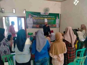 Ibu-Ibu Warga Desa Gadungan Didorong Jadi Wirausaha Baru, Ikut Pelatihan Membuat Kue