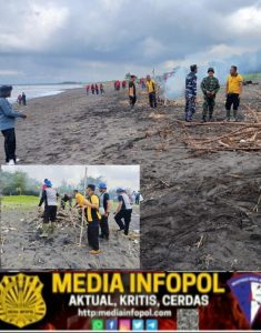 Peduli Lingkungan Jajaran Polres Jember Bersih-bersih Pantai Puger