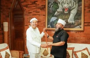 Helmi Hasan Temui Dedi Mulyadi di Lembur Pakuan, Pemprov Bengkulu Salurkan Bantuan untuk Korban Longsor Bandung Barat