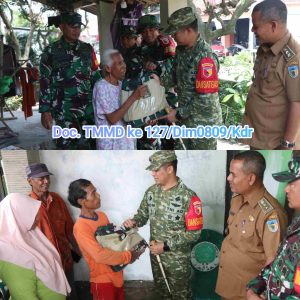 Dansatgas TMMD ke-127 Serahkan Paket Sembako kepada Penerima Rutilahu di Kediri