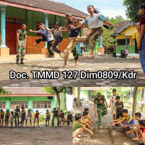 Satgas TMMD ke -127 Ajak Anak-Anak Bermain Permainan Tradisional