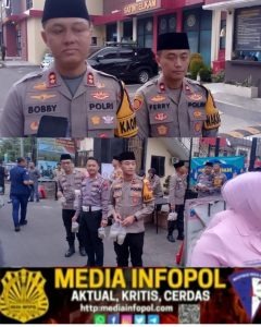 Kebahagiaan Dengan Masyarakat Kapolres Jember AKBP Bobby Adimas Condroputra Berbagi Takjil Menjelang Buka Puasa