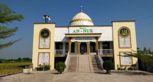 Semangat Idul Adha, Masjid Annur Kampung Balongpanggang Gresik Sembelih Sapi Limosin