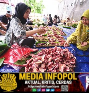 Banyuwangi Gotong Royong Salurkan Ribuan Paket Daging Kurban
