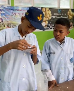 Dua Siswa SMPN 1 Purwosari-Bojonegoro Kembangkan Pemanfaatan Limbah Bonggol Pisang Jadi Bahan Kesehatan Alternatif