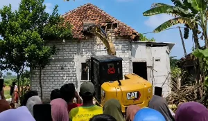 Rumah Hasil Keringat TKW di Bojonegoro Dirobohkan, Diduga Dipicu Konflik Rumah Tangga