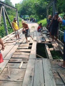 Petani Sawit Patungan Bangun Jembatan, Sindir Minimnya Perhatian Pemerintah
