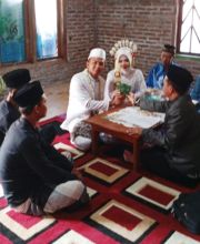 ​  ​Sah! Momen Sakral Akad Nikah Alfandi dan Nazila di Sukosewu Berlangsung Penuh Suka Cita