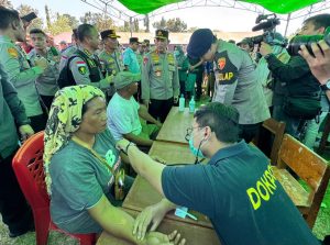 Polri Perkuat Penanganan Gempa NTT, Kapolri Tinjau Lokasi Terdampak dan Serahkan Bantuan