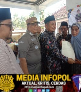 Pembagian Sertivikat Tanah Program PTSL di Desa Pondokdalem, Kecamatan Semboro.