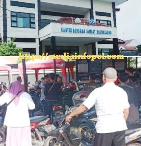 Urai Antrean Pajak Kendaraan, Samsat Bojonegoro Tambah Loket Pelayanan