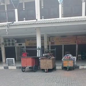 RUKO KULINER SUGIH WARAS DIDUGA BERALIH FUNGSI, LAHAN YANG SEHARUSNYA UNTUK UMKM JADI PARKIR GEROBAK