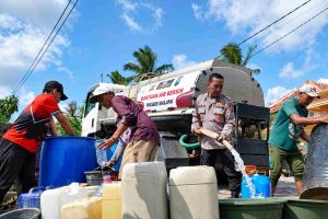 Tanggap Darurat Kekeringan, Polres Malang Pasok 35 Ribu Liter Air Bersih ke Dua Kecamatan