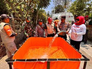 Sinergi Lintas Instansi, Polres Ponorogo Salurkan Bantuan Air Bersih untuk Warga Desa Tumpuk