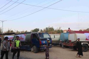Tanggap Kemarau Panjang, Polres Sampang Distribusikan 120 Ribu Liter Air Bersih