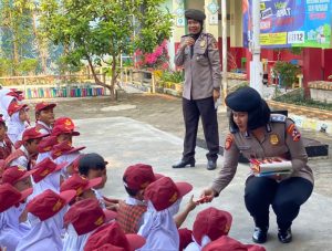 *Tak Sekadar Jaga Keamanan, Polri Ajak Pelajar Peduli Pendidikan dan Lingkungan*