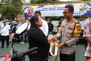Senyum Sumringah Korban Curanmor,Polres Malang Kembalikan Motor Hasil Operasi Sikat Semeru