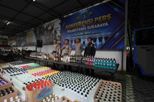 Gelar Operasi KRYD, Polrestabes Surabaya Sita 5.385 Botol Miras Ilegal