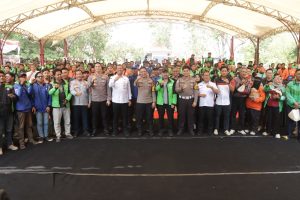 Perkuat Sinergi Polisi Bersama Masyarakat, Polres Pasuruan Gandeng Ratusan Ojol Sukseskan ‘Jogo Omah’