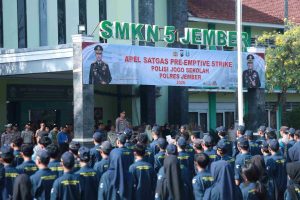 Polisi Jogo Sekolah: Langkah Preventif Polres Jember Siapkan Pelajar Menuju Generasi Emas 2045