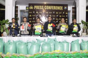 Polres Pasuruan Amankan 4 Tersangka Pengemasan Ulang Beras Subsidi Jadi Nonsubsidi