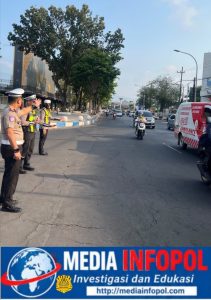 Polisi Hadir di Tengah Masyarakat, Kasat Lantas Polres Jember Pimpin Langsung Pengaturan di Alun-Alun